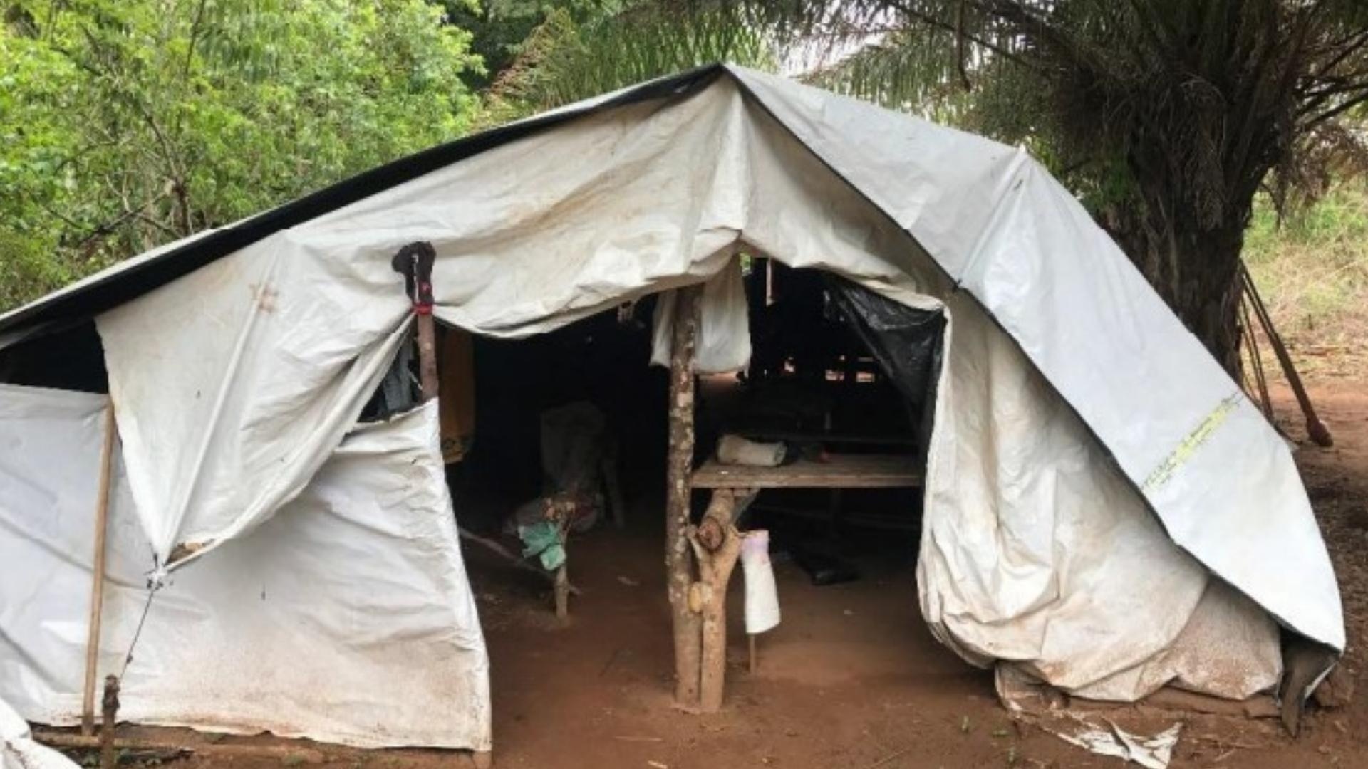 Der Viehzüchter Carlos Roberto Tavares ließ einen Teil der Arbeiter_innen in einer Zeltbaracke auf seinem Bauernhof wohnen   