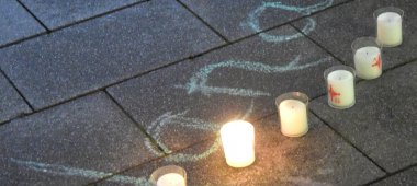 Hanau - Kerzen auf der Straße