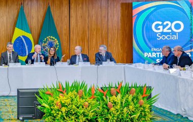 Konferenzsituation beim G 20 Treffen. Lula spricht.